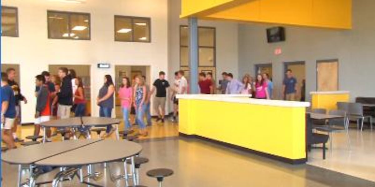 Students tour new Priceville High School